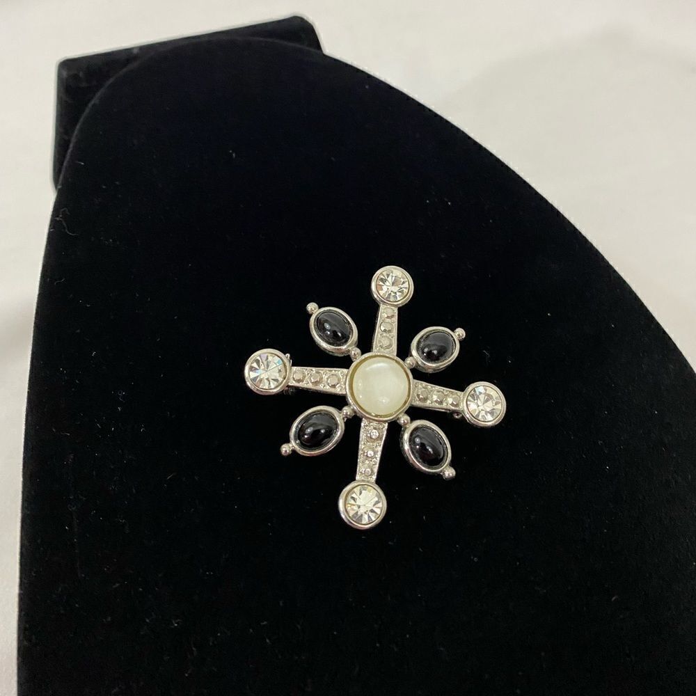 Black and Sparkle Star Brooch